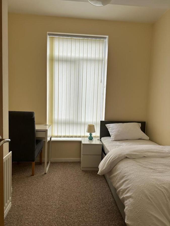 Rooms 7 Minutes From Etihad Манчестер Екстер'єр фото